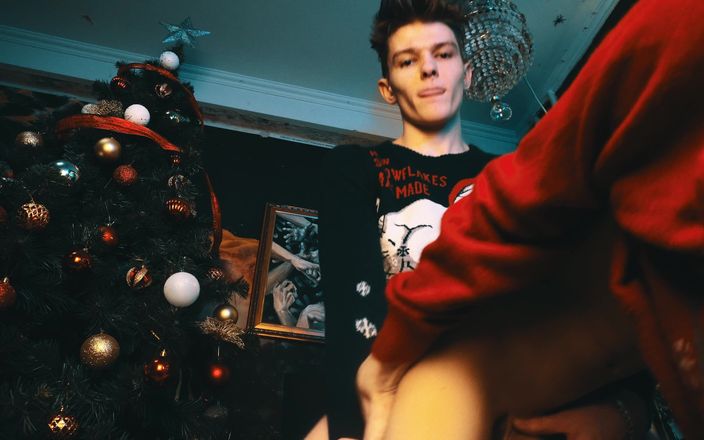 HotDogs studio: 我差点把我的男朋友误以为是一棵圣诞树！圣诞节前做爱