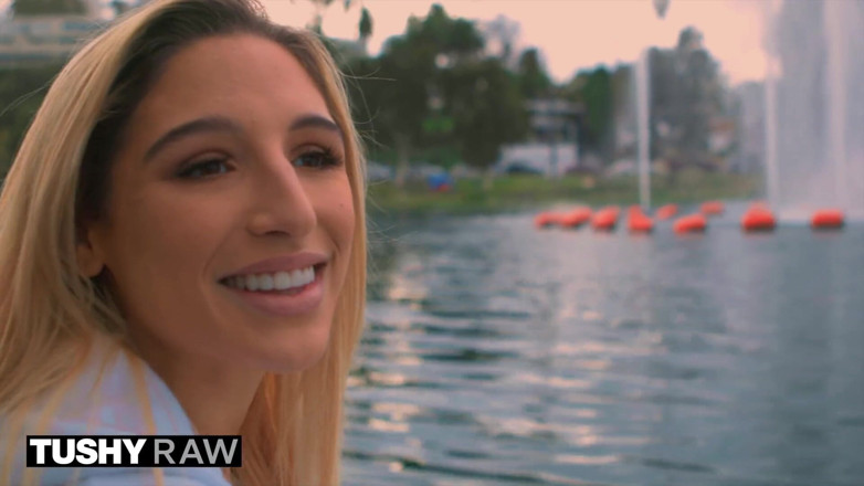 Tushyraw: TUSHYRAW - Abella Danger se fait dominer le cul parfait