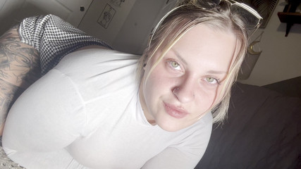 Chandler Knight: Giantess: bilim adamları küçük bir adam üzerinde deney yapıyor