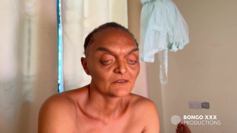 BongoXXX: Bu yaşlı kadının götü gerçekten bir yarağı alabilir