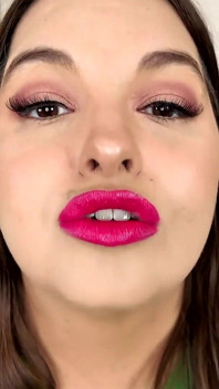 Testando il mio rossetto su di te - Sydney urla prova 8 sfumature di rossetti a baciarti con segni di rossetto sul tessuto