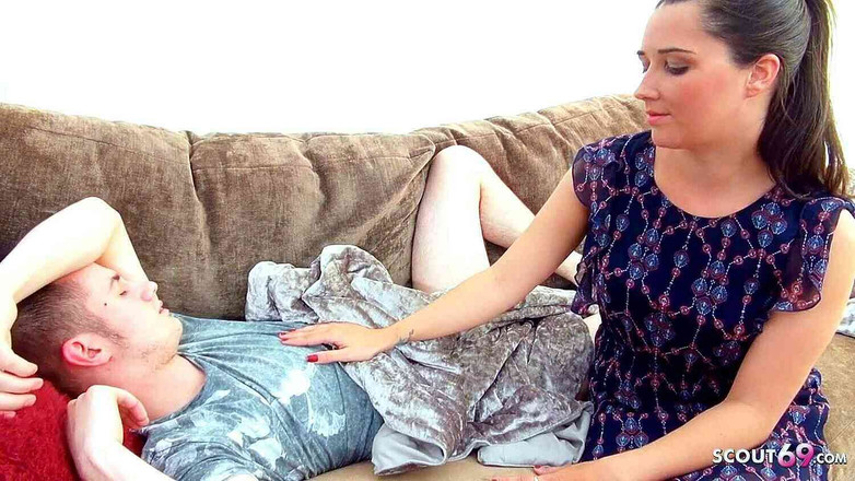 Full porn collection: Сводная сестра Pixiee позволяет сводным брату с огромным членом трахнуть ее, чтобы чувствовать себя лучше