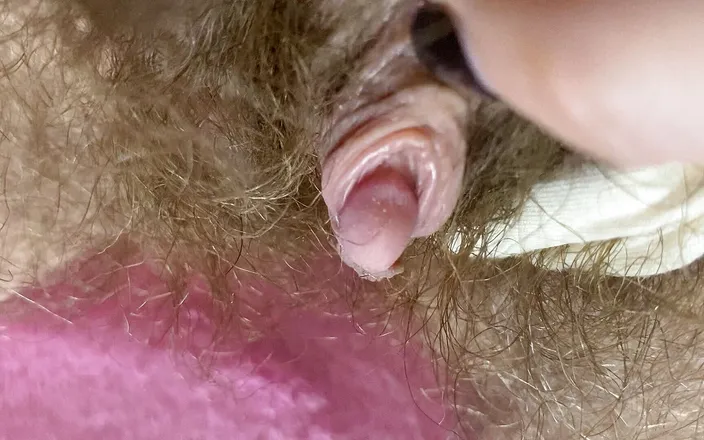 Cuteblonde666: Extreme closeup masturbation hairy pussy big clit rubbing