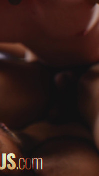 Musculoso sexo a três interracial