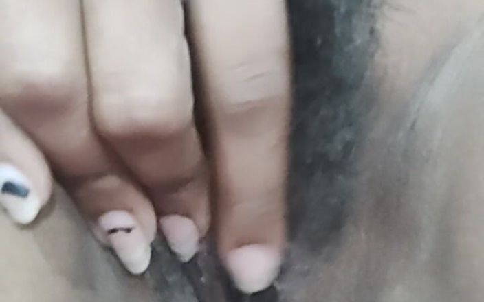 Suryasushma: Hintli seksi bayan tam azgın ruh halinde amını parmaklıyor