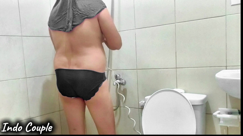 Indo Couple: Muslim Toilet Sex