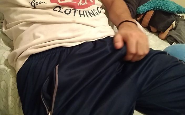 AlexAlejandro13: În pat excitat