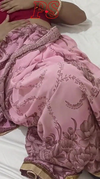 Indische heiße desi bhabhi allein zu hause muss masturbieren