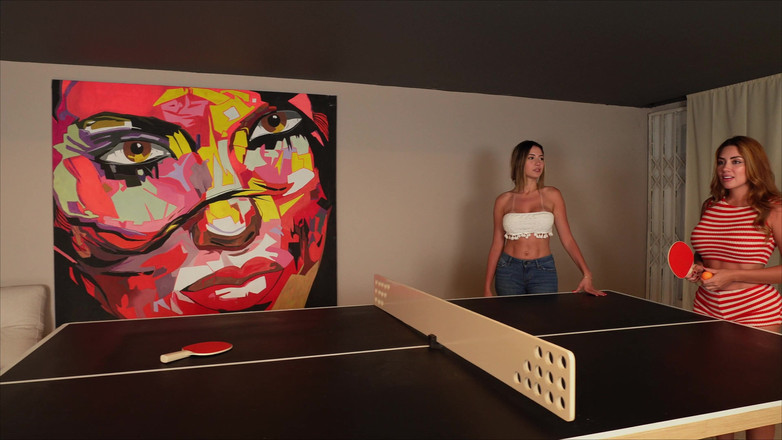 Sara Blonde: Juego De Retos Termina En Humedo Trio - Sara Blonde