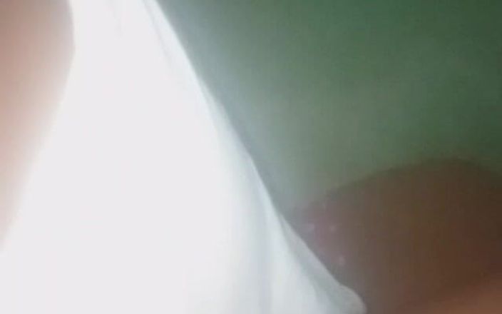Badman4606: Orina y se corre tan fuerte.