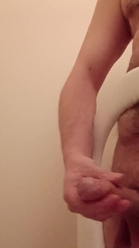 Masturbazione sul sedile del bagno