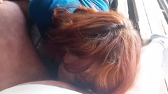 RedLili: Zrzka Tgirl saje tátovo péro venku