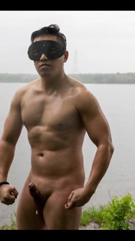 Flex on Lake in the Rain, Ass Pix