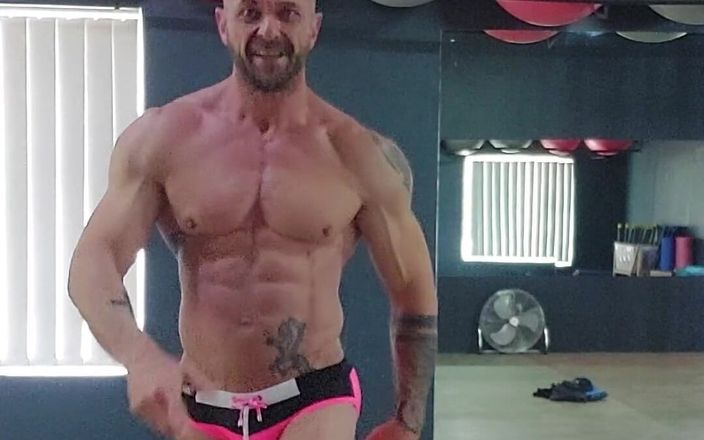 Bruno_Blane: Show-Vorbereitung für einen Bodybuilding-Wettbewerb