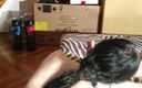 Beth and Joe&#039;s kinky store: Сексуальная юная готическая рабыня лижет подчищающие ноги ее папочки, часть 1 HD