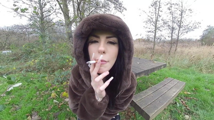 VR smokers HD-2D Videos Only: Shay London - smoking