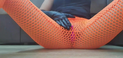 Putana dreams: Tvrdá masturbace v legínách. Teenka hodně stříká