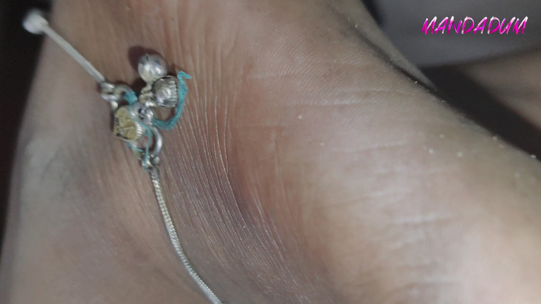 Mandadum: Ibu tiri kampung panas bersendirian di rumahnya