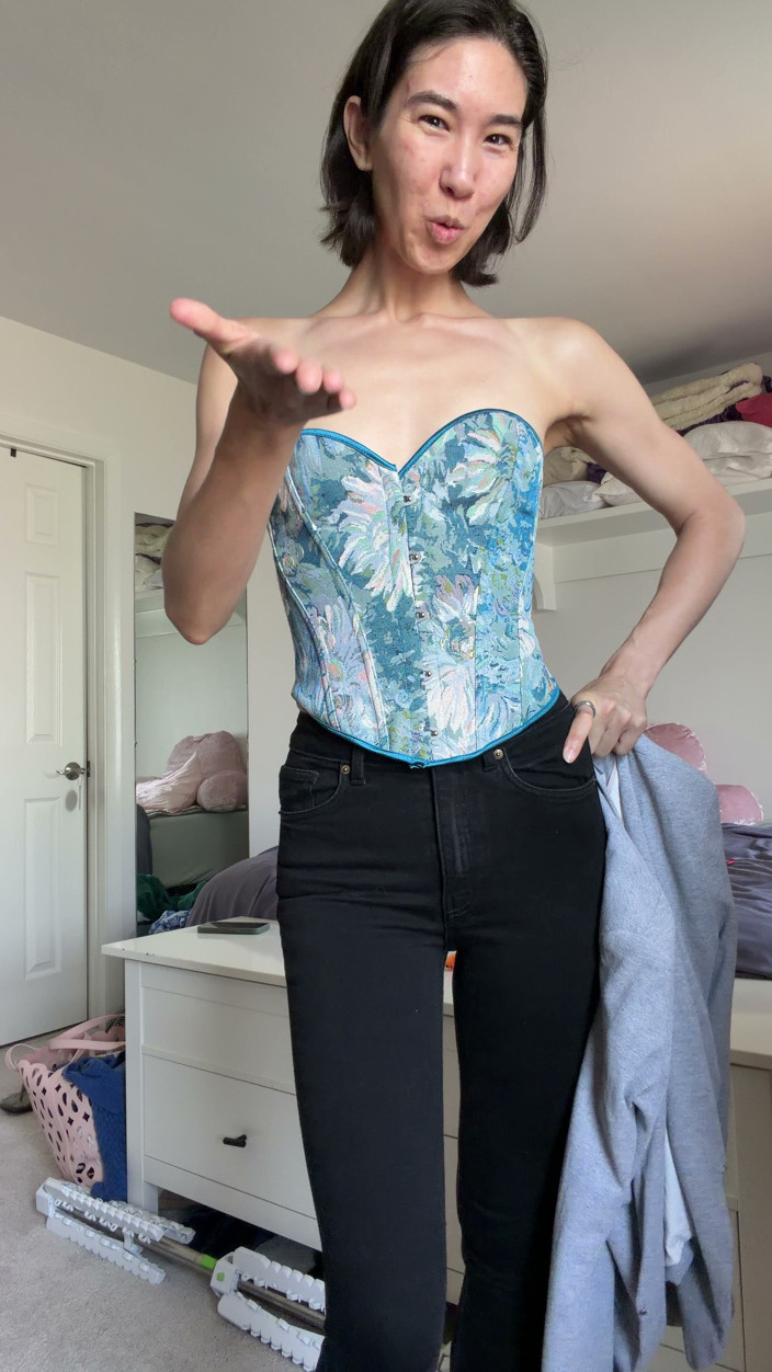 Ms_Emmy_Lynn: Sexy Juror Outfit