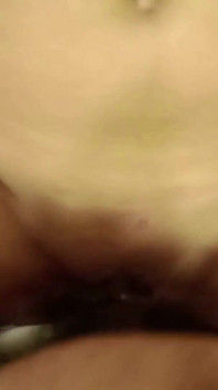 Quente menina faz sexo duro na buceta apertada