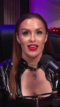 Dominatrix si rambut merah panas Maisa Pravo dan Budaya BDSM