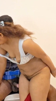 Maskiertes desi-zimmermädchen gibt handjob und reitet harten indischen amateur