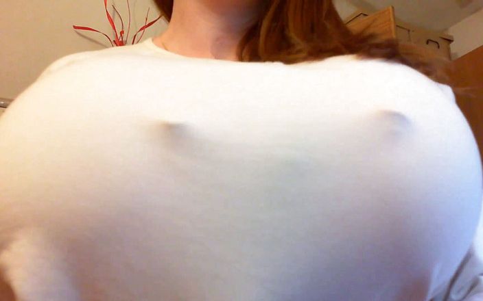Nicoletta Fetish: बड़े मुद्रास्फीति बड़े स्तन