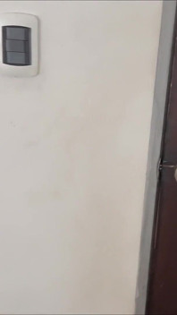 クリーナーが上司の継息子とセックスする