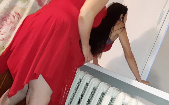 Lesbian-illusion: 彼女がオナニーしているのを見たとき、私は彼女がイクのを助けました - レズビアン錯覚
