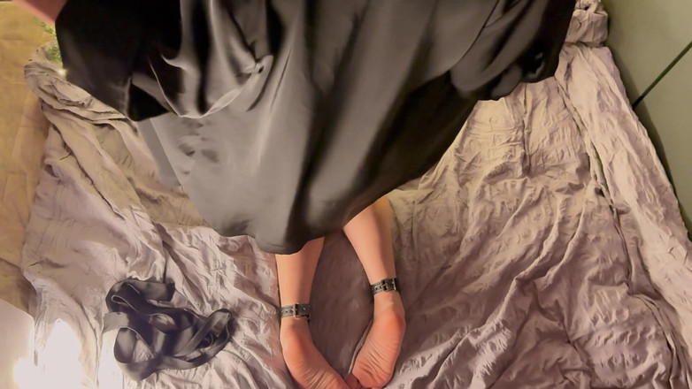 Nuti: मेरी प्रेमिका अपने डिल्डो के साथ क्रिसमस के मौसम का मजा लेती है