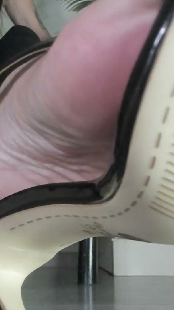 Feet lady: Tease You
