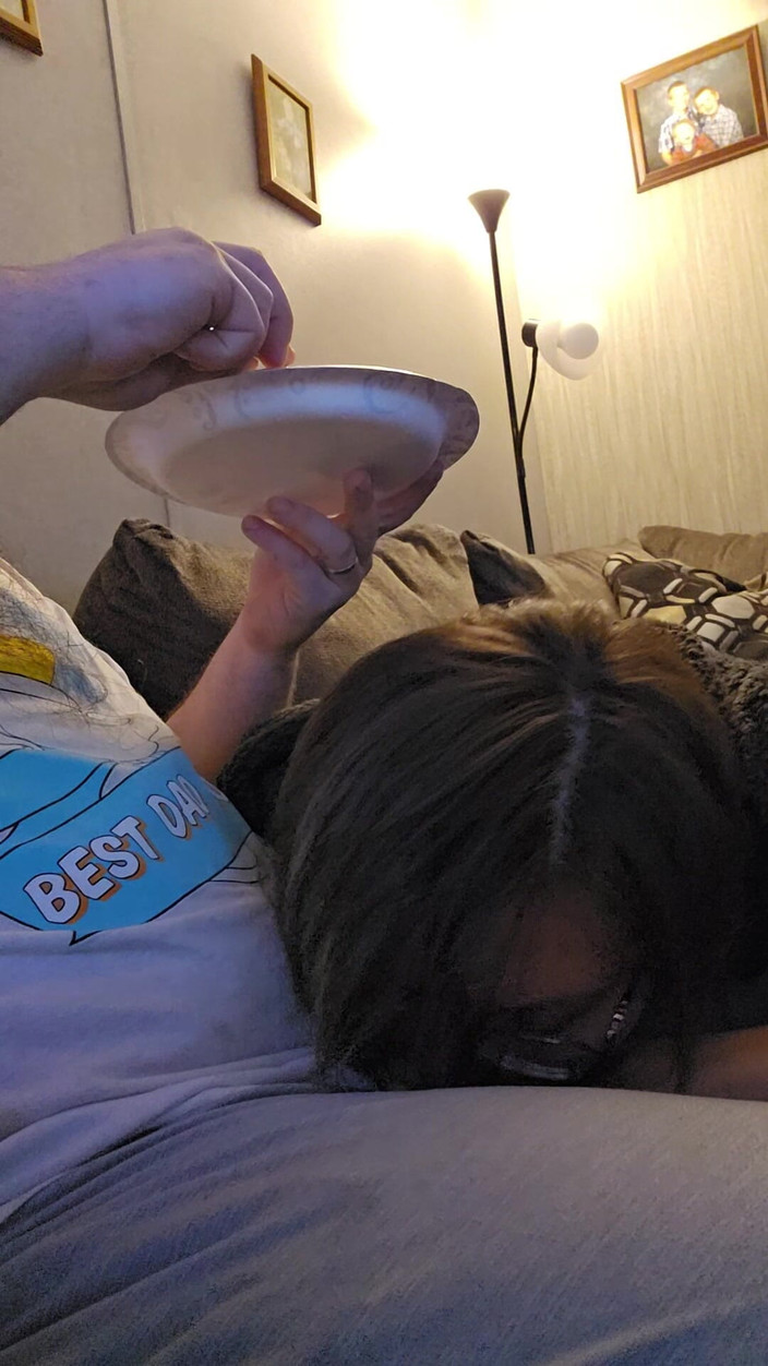 Funhousewife69: Ele está comendo torta de maçã que eu estou chupando...