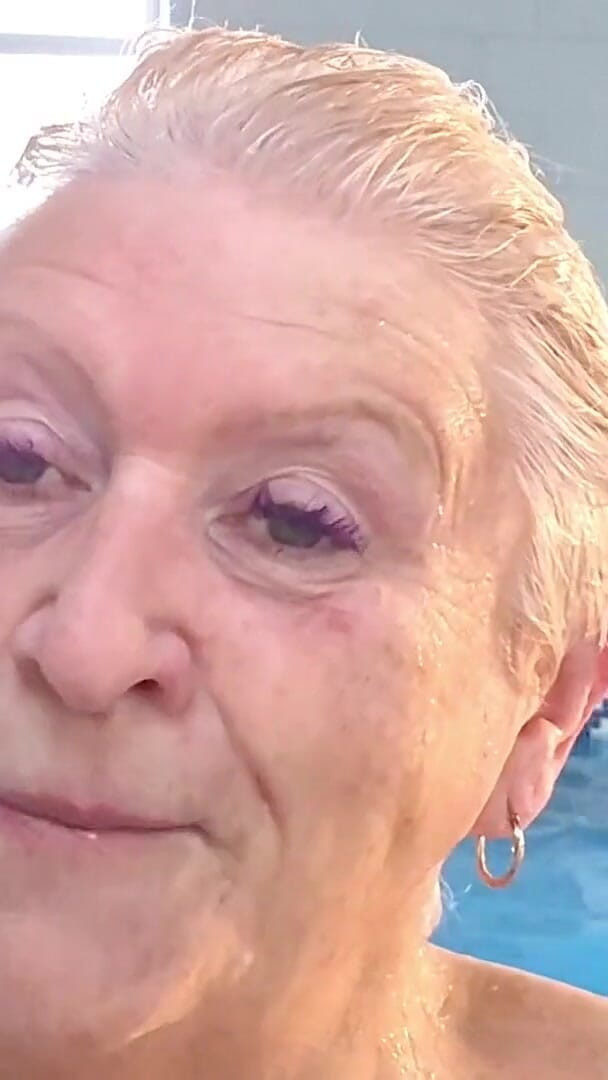 Uk Joolz: Berenang bogel!