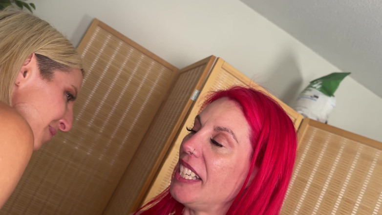 DifferentClimber340: Lora Cross presenta cosquillas malcridas en su primer video de...