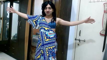 Cute & Nude Crossdresser: Frumoasă transsexuală dulce efeminată Femboy Sweet Lollipop în bikini în denim cu...