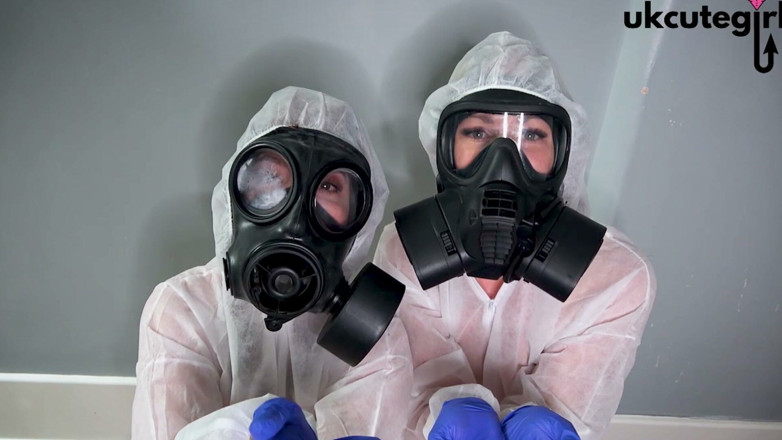UKCuteGirl Lucy Lauren: Gas Mask Nurses Give Hands-on Latex Glove Medical Treatment