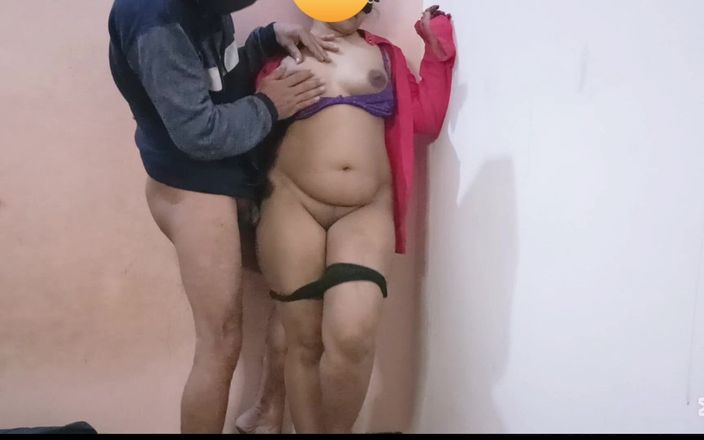 Faryal: 上司に会った後、オフィスガールをホテルに呼ぶ