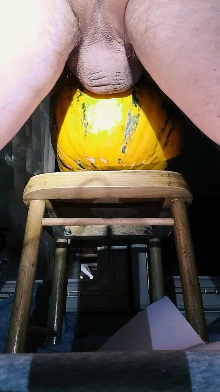 White Ukrainian Dick: J’adore les putains de citrouilles !