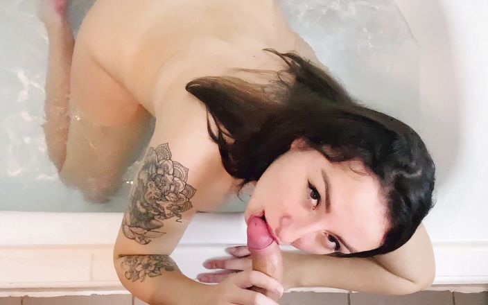 Elizabeth Honey: Badezimmer, harter sex vor der kamera - sperma auf den arsch
