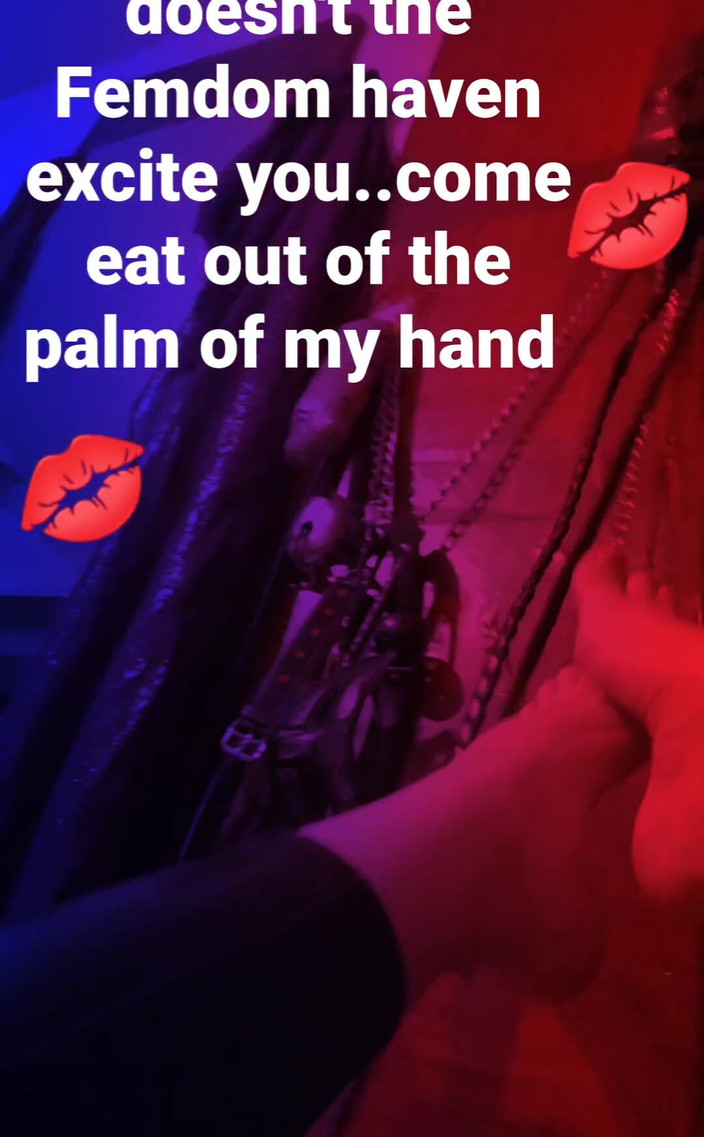 Dominatrix Redsonyja: Feticismo del piede, Triple Fetis (chiedimi) e la Regina Rossa. Parte 2