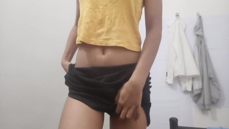 desigirl93: Polly White melancap di kerusi kegemarannya 2