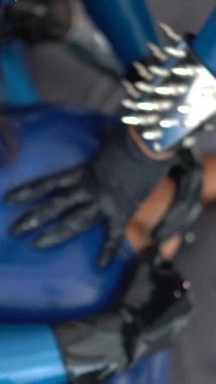 Cazzo mostruoso viene sodomizzazione da una domina in lattice