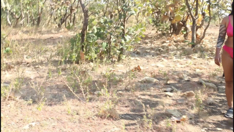 Indian Bhabhi: Mature Indian Mona Bhabhi Wild Outdoor Tease