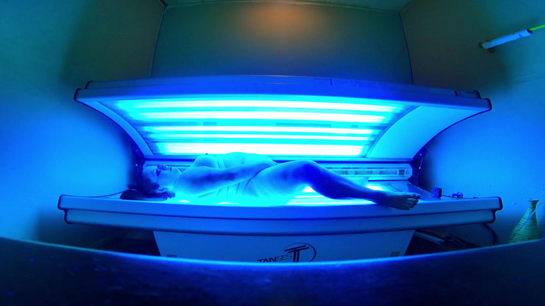 SexyNEBBW: Sexy BBW playing tanning bed