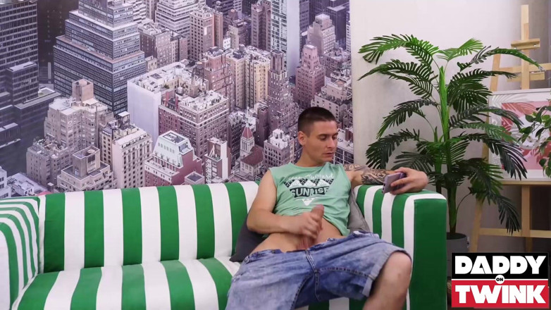 Daddy On Twink: Daddyontwink Twink Billen Eugene Colt krijgt zijn kont geploegd door...