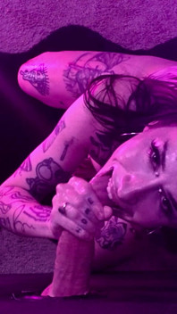 Alternativa puta chupa e fode em Gloryhole