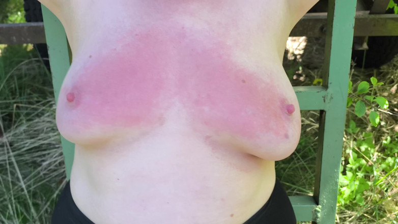 Bouncy Tits Action: Deschide bluza, vreau să-ți bat sânii