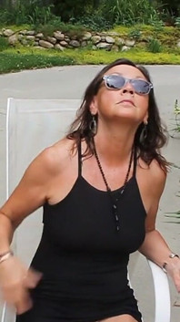 Großartige Solo-masturbation Im Freien MILF Candi Annie