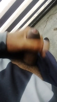 mujhe uthao