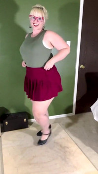 Lo spogliarello della bbw latina balla e fa oscillare il suo splendido corpo grasso incoraggia a segarti e venire sul conto alla rovescia